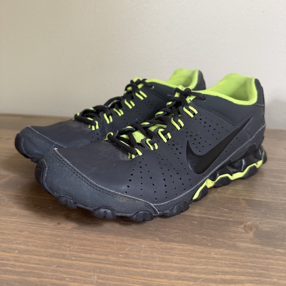 Nike Men's 9 Black REAX 8 TR Trainer Tennis Shoes 807194-017 Gym Work Out - Picture 1 of 7